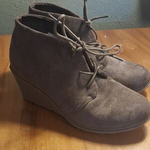 Cloudsteppers By Clarks Size 8